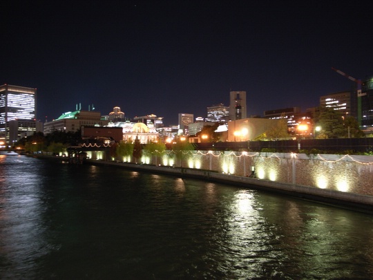 北浜側から、中央公会堂方面